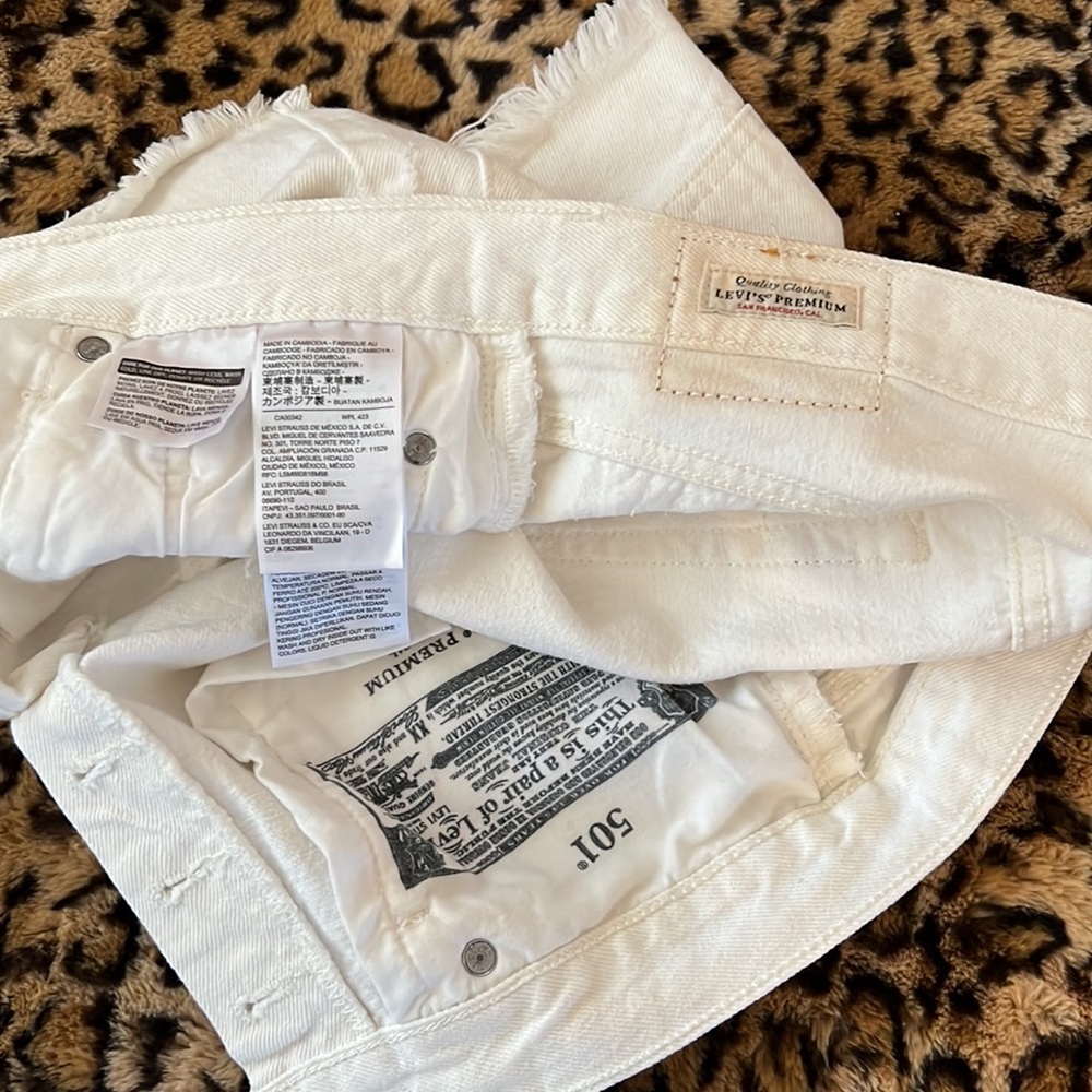 Levi’s premium 501 button fly white distressed shorts - Picture 7 of 8